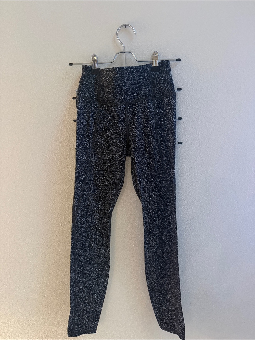 Athleta Lightning Static 7/8 Tight Leggings XS Black White High Rise Zip Pocket